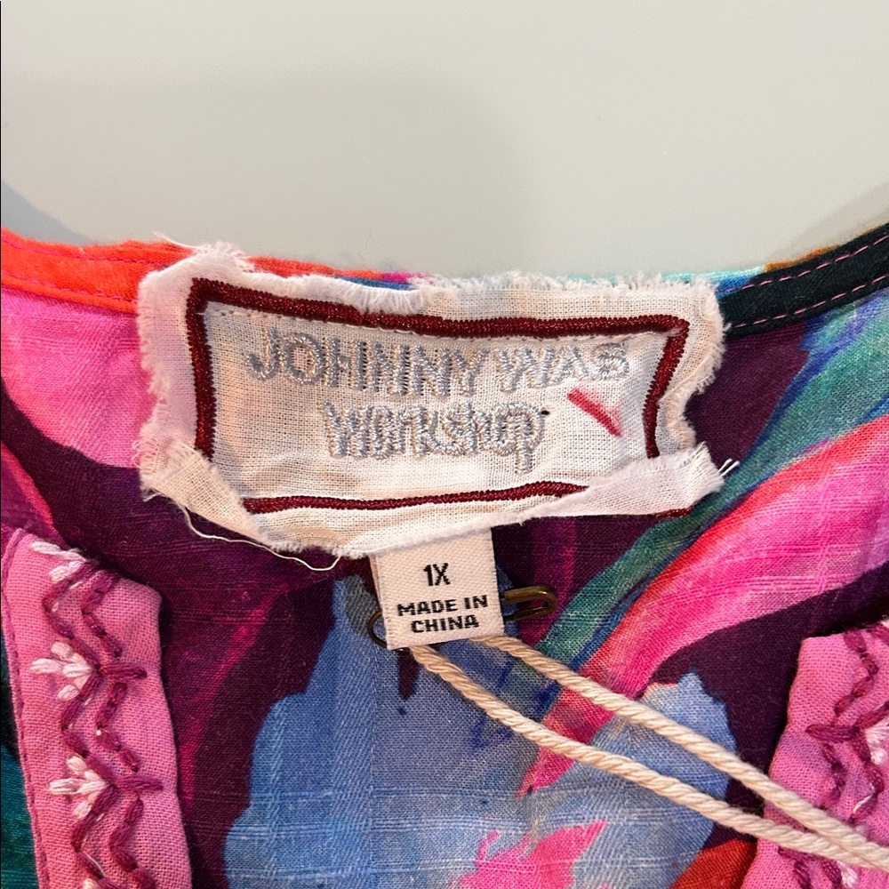 NWT Gorgeous colors Vibrant Floral top Johnny Was - Picture 3 of 13